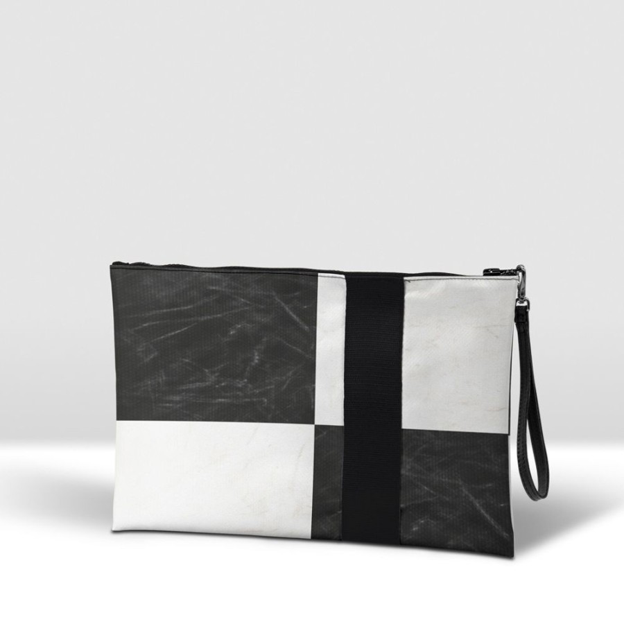 Essential Bagful | Scacchi